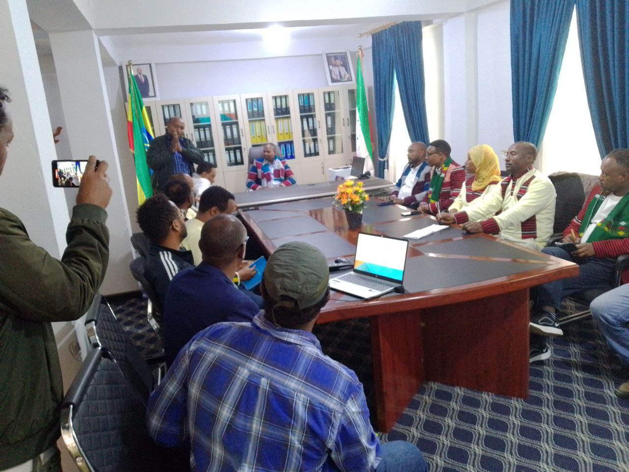 ዲጂታላይዝ ትግበራ በመዕከላዊ ኢትዮጵያ ክልል ሙያ ብቃት ኤጀንሲ፤ የኢፌድሪ ስራ እና ክህሎት ሚኒስቴር ሚንስትር ደኤታ አቶ ሰለሞን ሶካ የስራ ጉብኝት አደረጉ።  