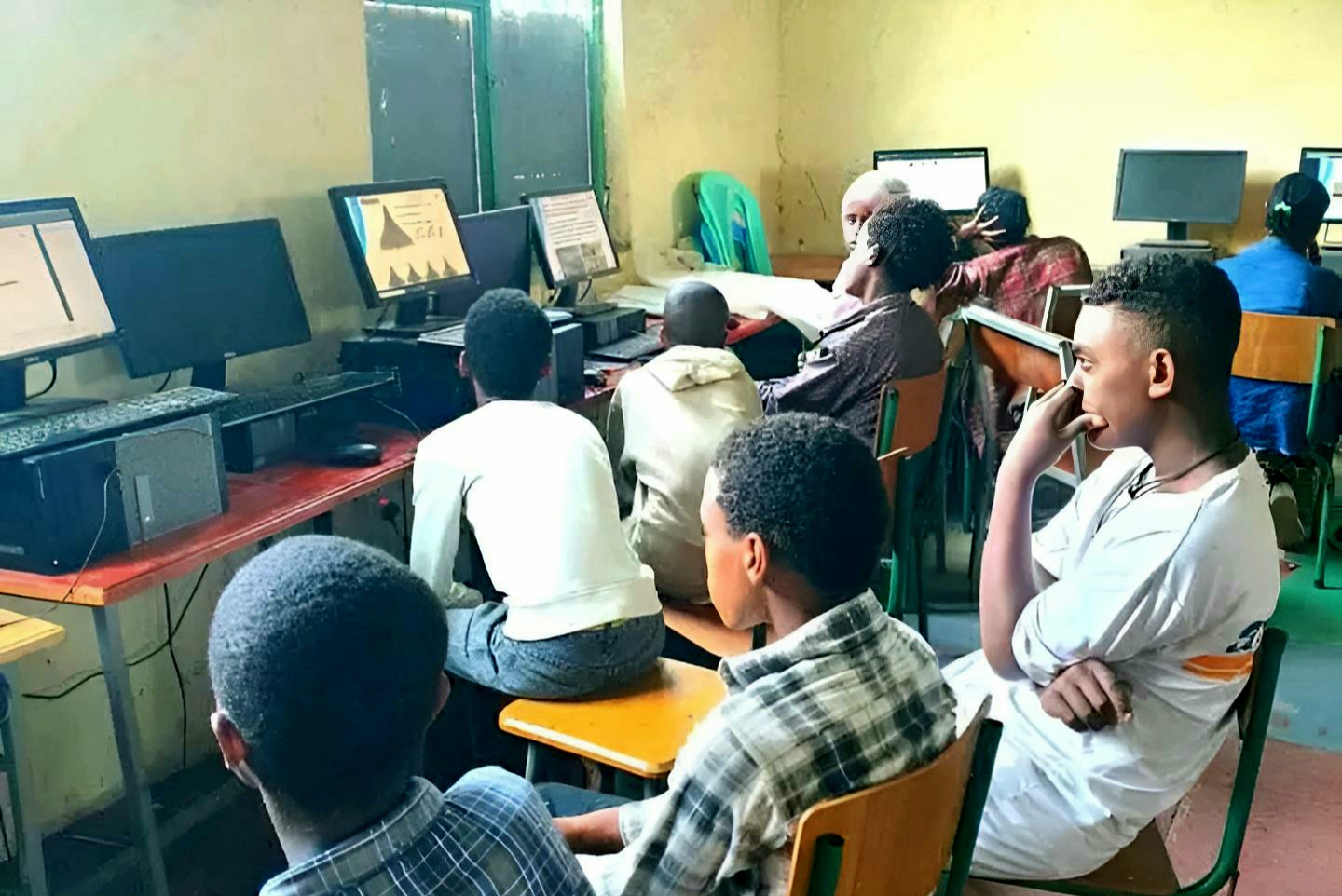 በሀላባ ዞን ቁሊቶ ከተማ አስተዳደር ሳይንስና ኢንፎርሜሽን ቴክኖሎጂ ጽ/ቤት በክረምት ወቅት  ለተማሪዎች ስልጠና እየሰጠ ይገኛል!