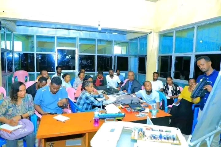 💡 የክህሎት ማጎልበቻ ስልጠና  ለባለሙያዎች እየሰጠ መሆኑን የማዕከላዊ ኢትዮጵያ ክልል ሳይንስና ኢንፎርሜሽን ቴክኖሎጂ ቢሮ አስታወቀ! 🧑‍💻